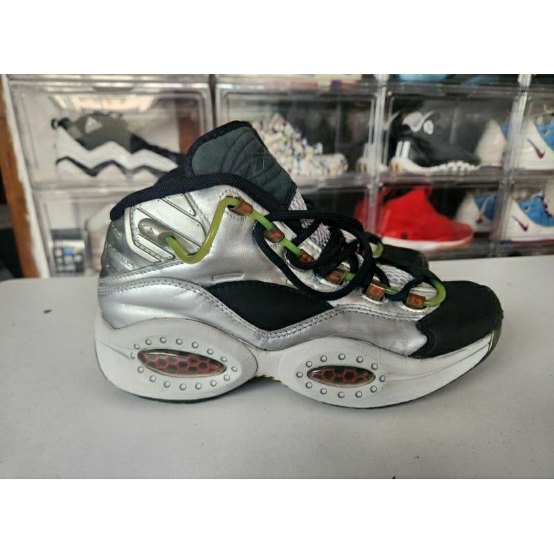 Reebok Question x Minions "Iverson"