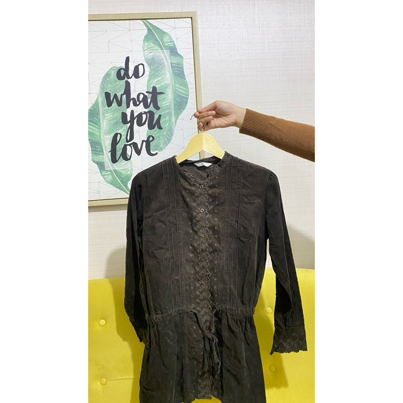 Blouse Tunik Coklat Wanita Lengan Panjang Model Brokat Kancing Depan