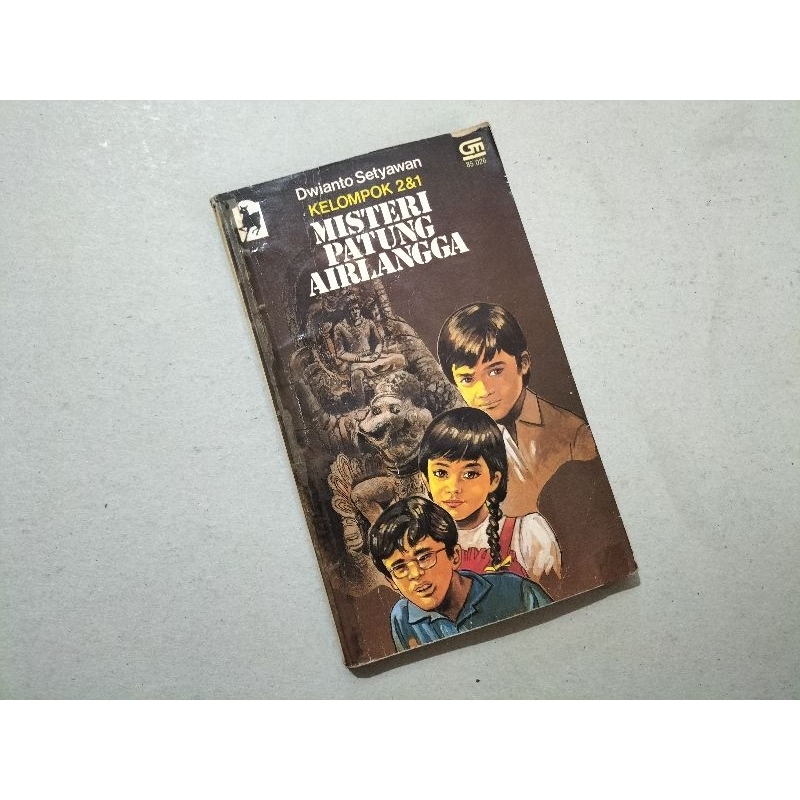 Novel Remaja Kelompok 2 & 1 Misteri Patung Airlangga, karya Dwianto Setiawan