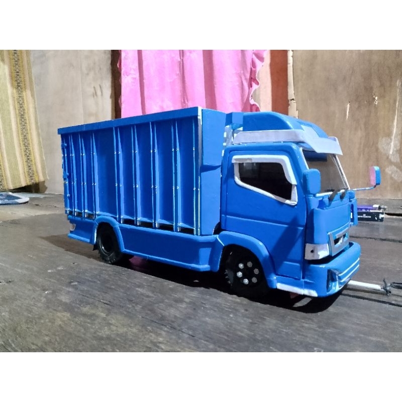 Miniatur Truk Canter