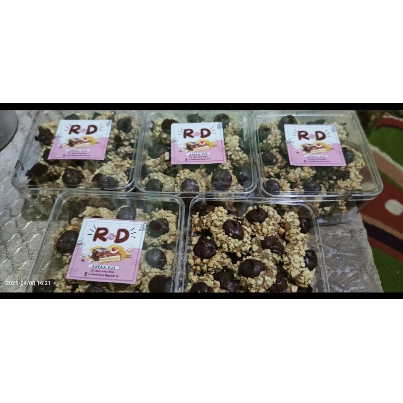 

kue kacang coklat