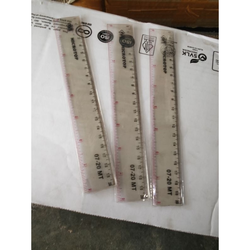 

Rol Penggaris Ukuran 20 Cm Plastik Tebal Bening