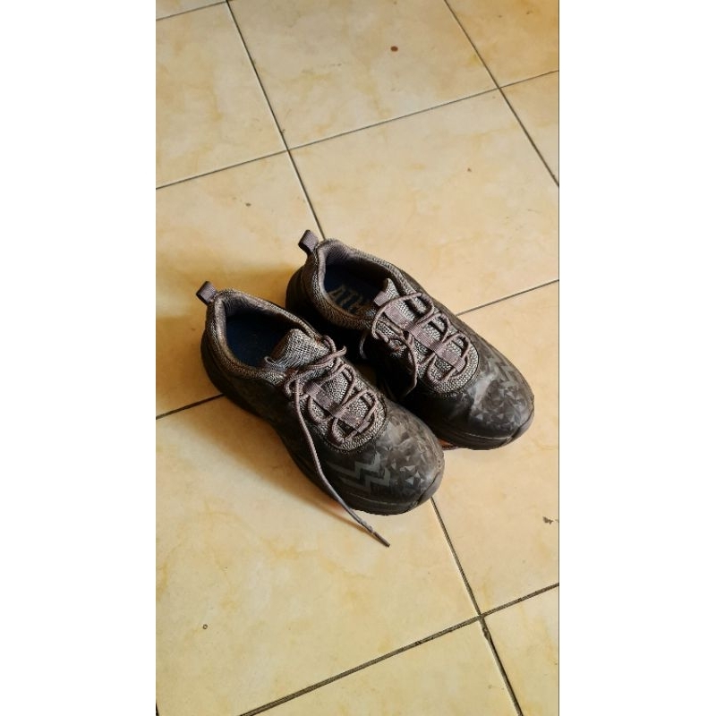 Sepatu basket (olahraga) Athletica Jayson Black