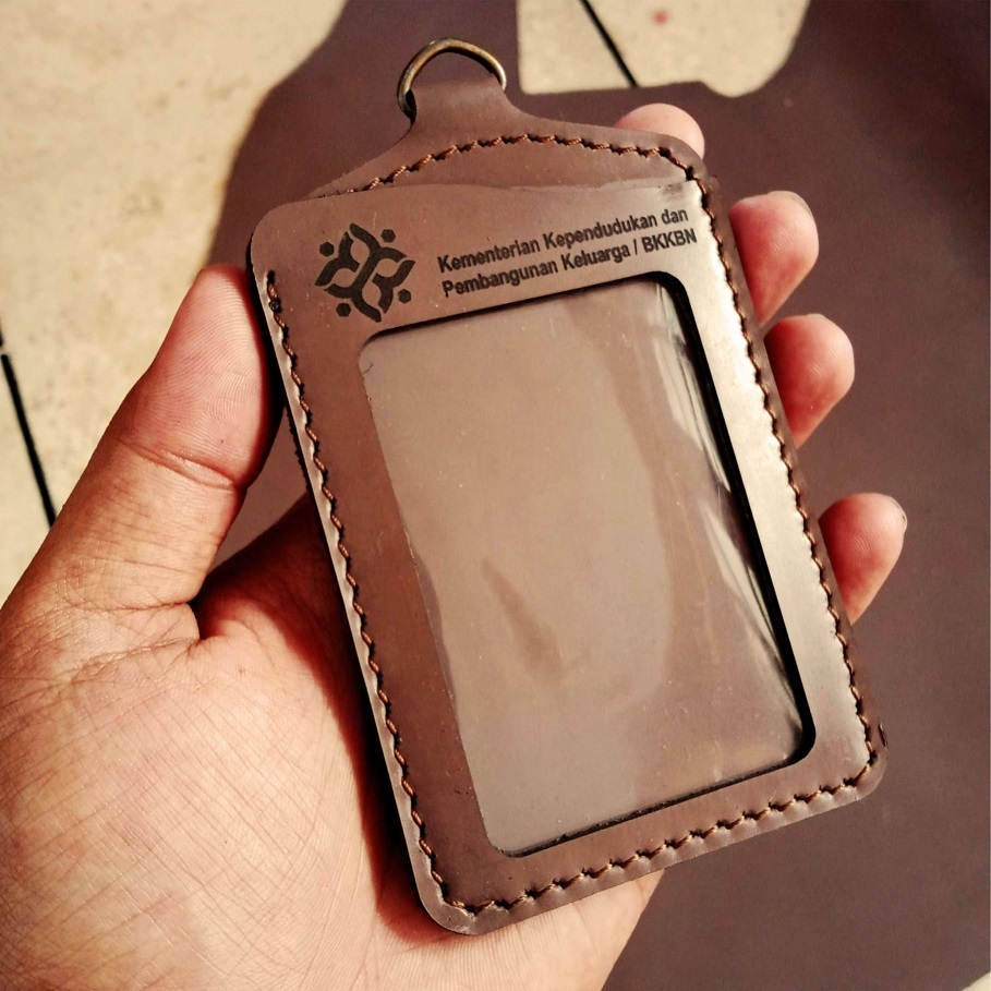 

lanyard id card holder kulit sapi asli custom nama dan logo perusahaan