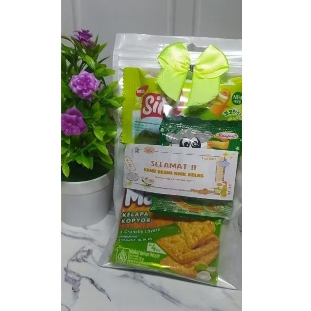 

(Tema Hijau) Mini Gift Snack / Gift Snack Simple / Bingkisan Snack Murah / Hampers Snack Murah