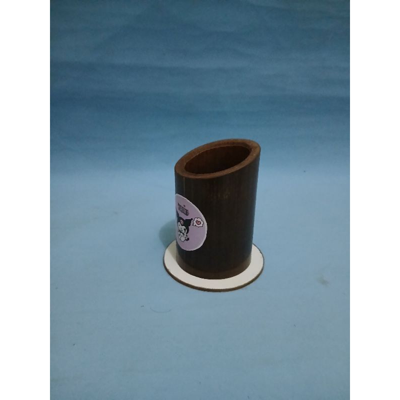 

tempat pensil dari bambu miring