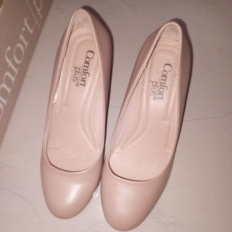 preloved nude heels comfort plus by payless