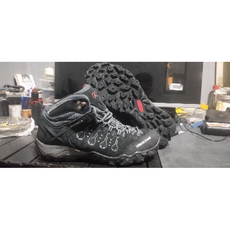 Sepatu gunung hiking LEUSERTIME size 38 second preloved
