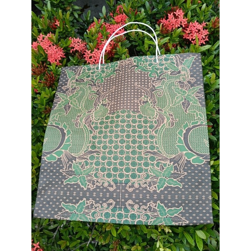 

PAPERBAG ISI 20 UKURAN 34x9x33 CM GAMBAR BATIK KASUARI