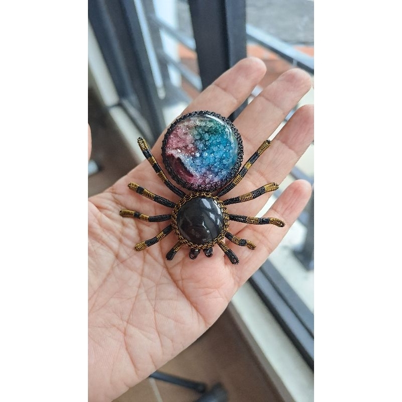 Bros laba laba batu druzy