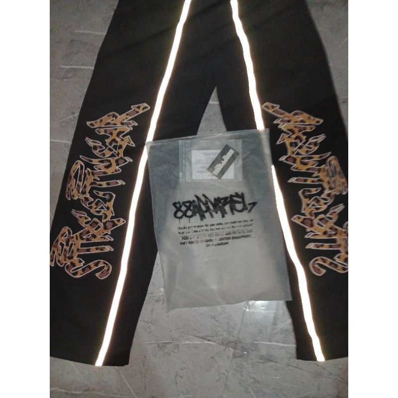 Celana Sweatpents reflektif Brand 88Apparel Kece buat outfit sekena Masi baru