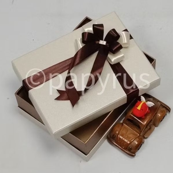 

PAPYRUS Sandwich 17,5x22,5 Tinggi 8cm Kotak Kado Gift Box Hadiah V3