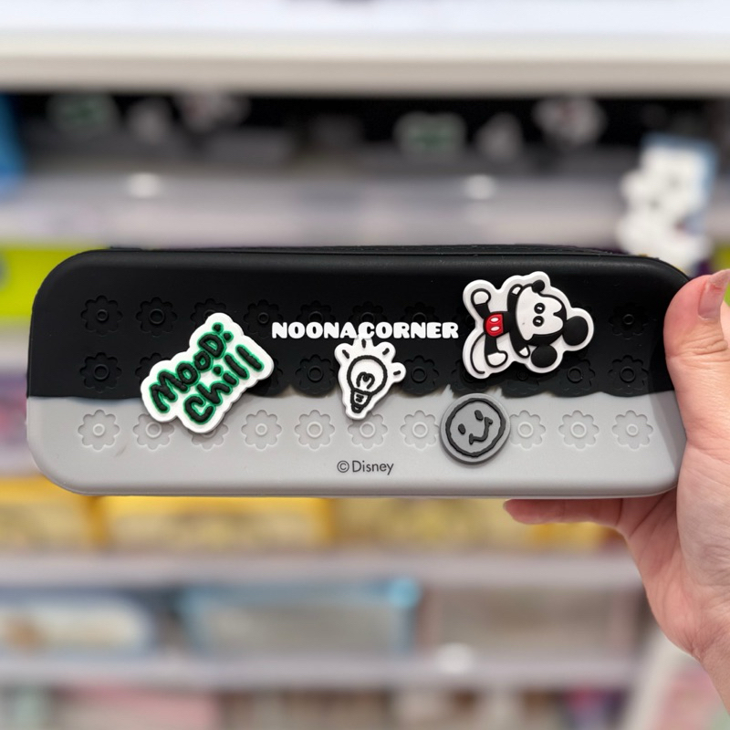 

Miniso x Disney ‼️ Silicone Stationery Case / Kotak Pensil Disney Mickey Mouse Marvellous Collections (21.5x4x8cm)