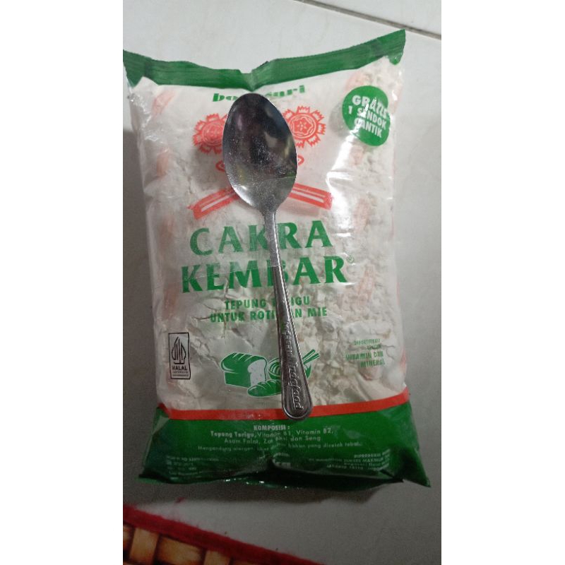 

Tepung Cakra kembar 1kg free sendok