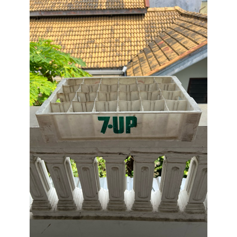 

Krat Botol Minuman 7 Up / F&N, Pendek