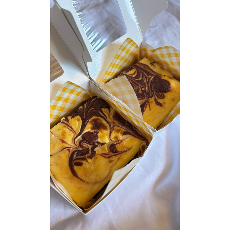 

Dark red velvet cheese brownies in dessert box | Keikeuri