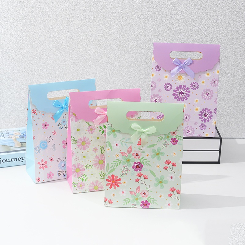 

Tas Tenteng Bingkisan | Tas Bingkisan | Tas Bingkisan Warna Motif Bunga Floral