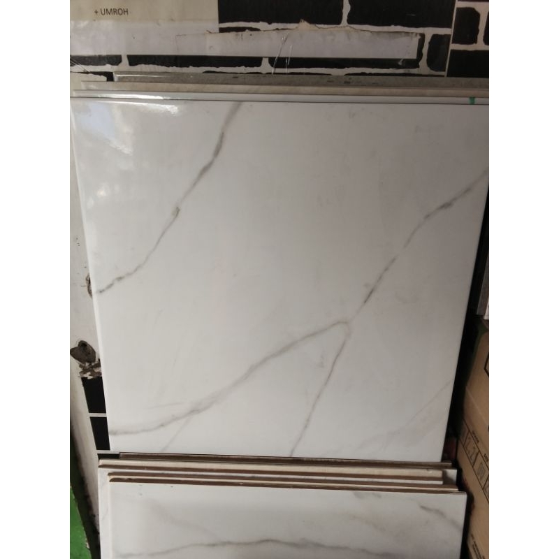 Asia Tile Victoria Grey 40x40 Glosy Keramik Lantai Putih Marmer