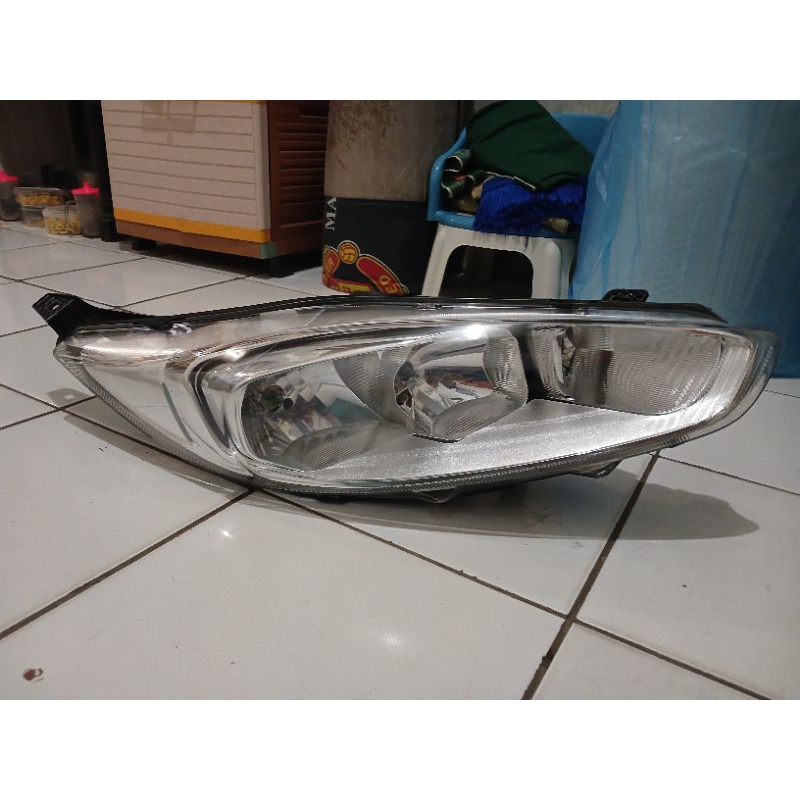 Headlamp lampu depan Ford Fiesta 2013 2014 kanan original