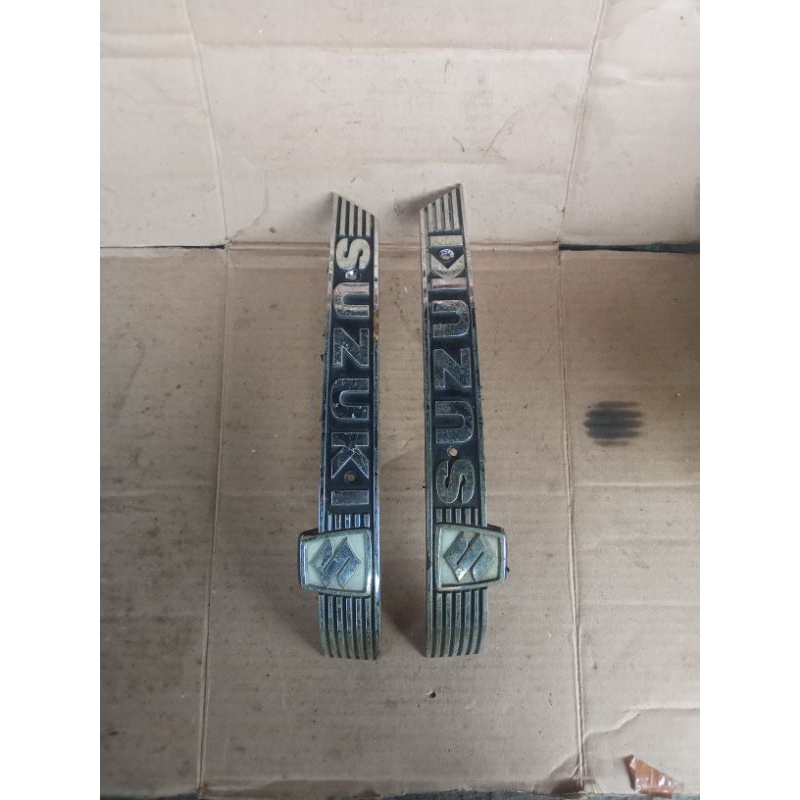 emblem logo Suzuki FR FR70 dan FR80 family original bekas copotan