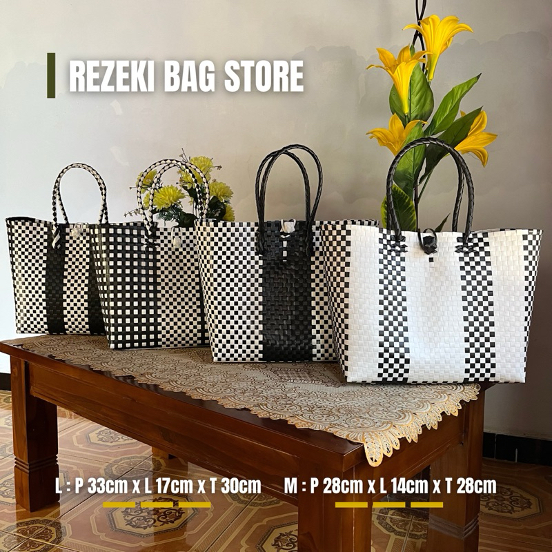 Tas Anyaman Monokrom (Hitam-Putih) / Tas Anyaman Plastik / Tas Belanja Serbaguna
