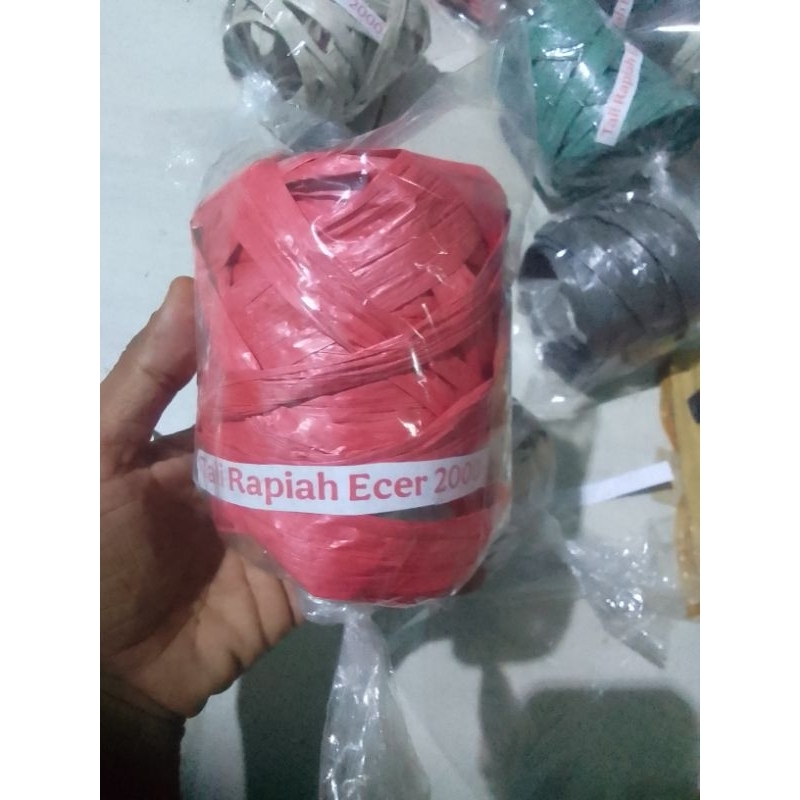 

tali rafia atau tali plastik warna warni per bal isi 10 pcs