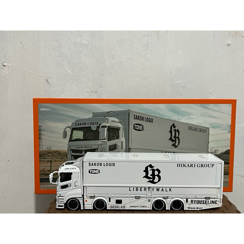 Truck GCD LBWK MITSUBISHI putih