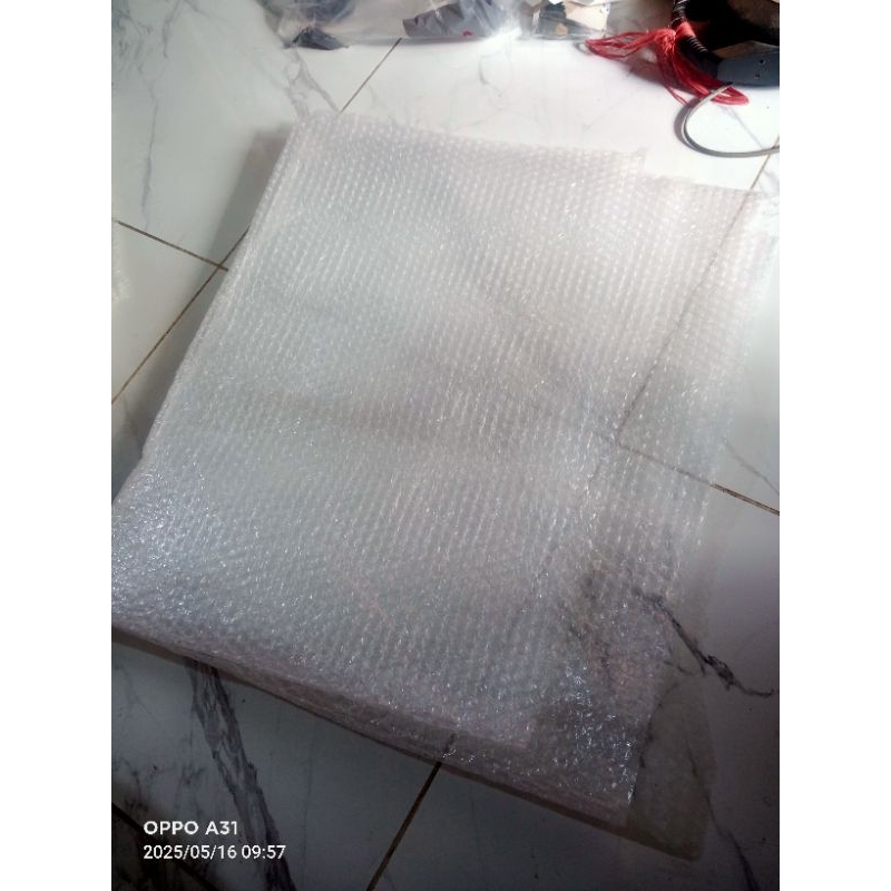 

bublewrap bekas UK 250*100 kelebihan saat blnja ,masih bagus yah