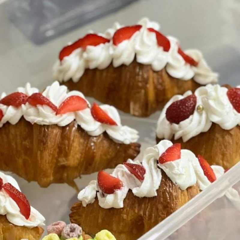 

Croissant Strawberry Cheesecake