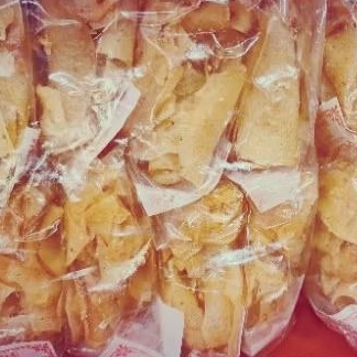 

cemilan keripik kriuk gurih pedas 2 pak murah meriah