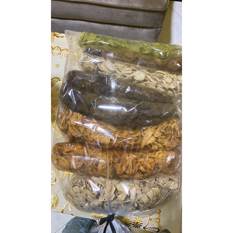 

2kg keripik pisang cokelat x basreng