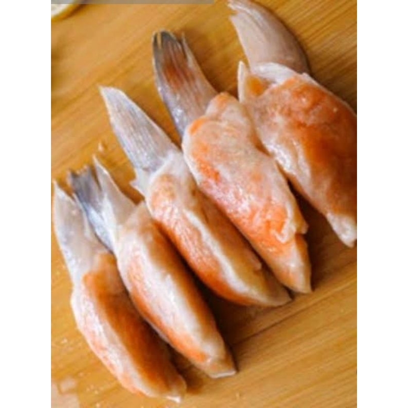 

RAHANG SALMON FROZEN ADA DURI 1/2 KG.Sirip Daging Salmon 1 kg