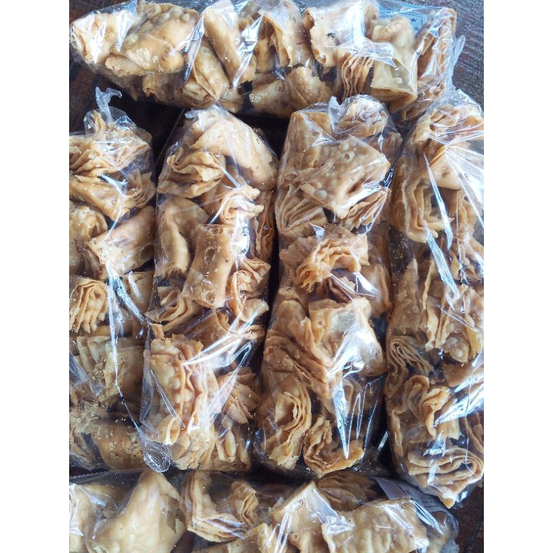 

kripik petampe, kripik pangsit, cemilan khas. kripik bakso, kripik kelang