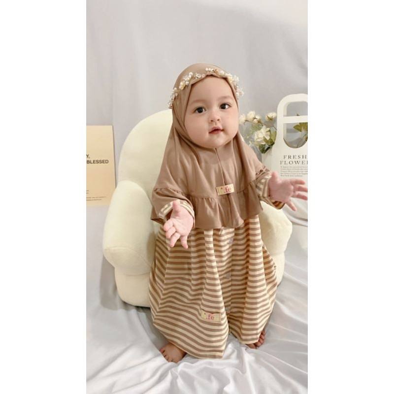 PRELOVED GAMIS FIFE BAYI 4-12BULAN FREE HIJAB