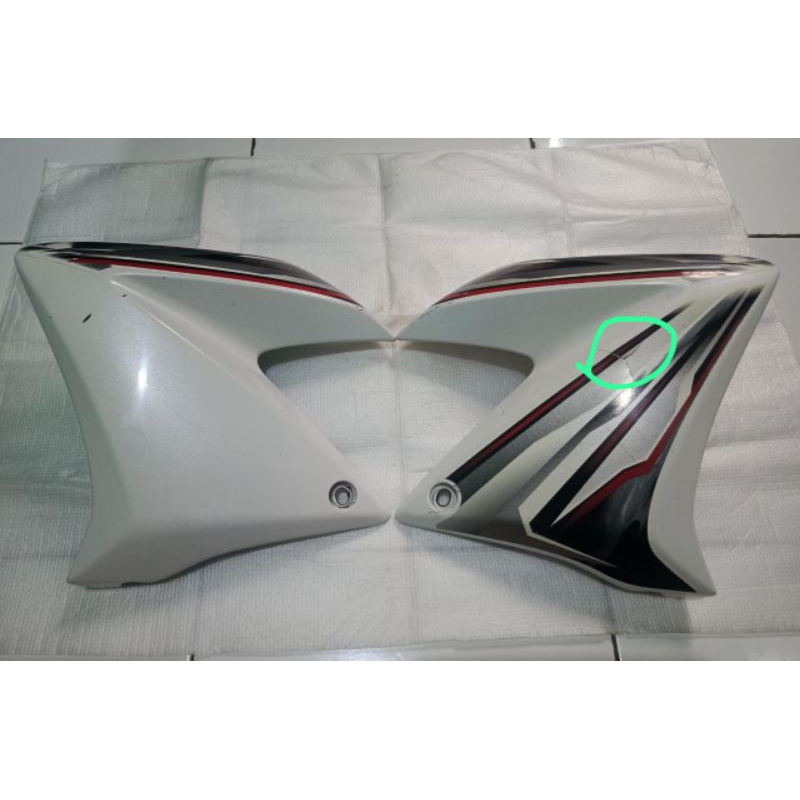 sayap tanki vixion old kanan kiri  original
