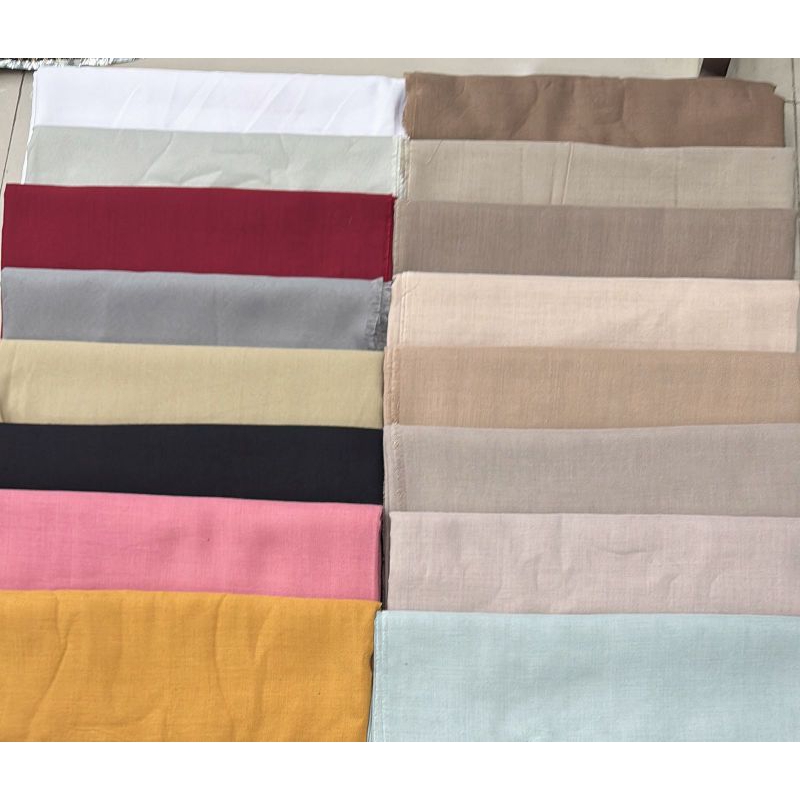 kerudung Saudia rawis