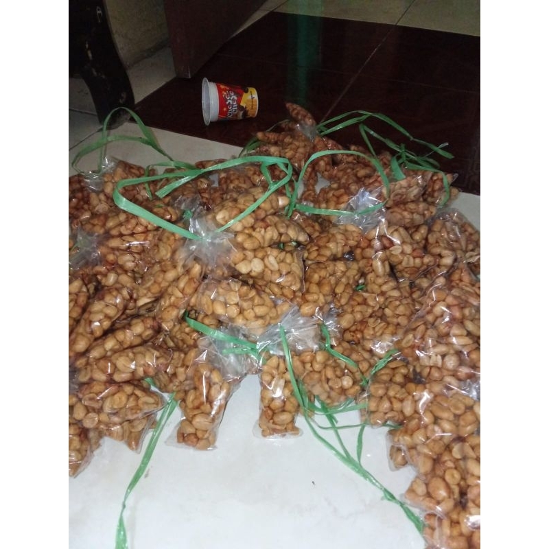

Kacang Bawang Goreng, rentengan (1 renteng 10 biji)