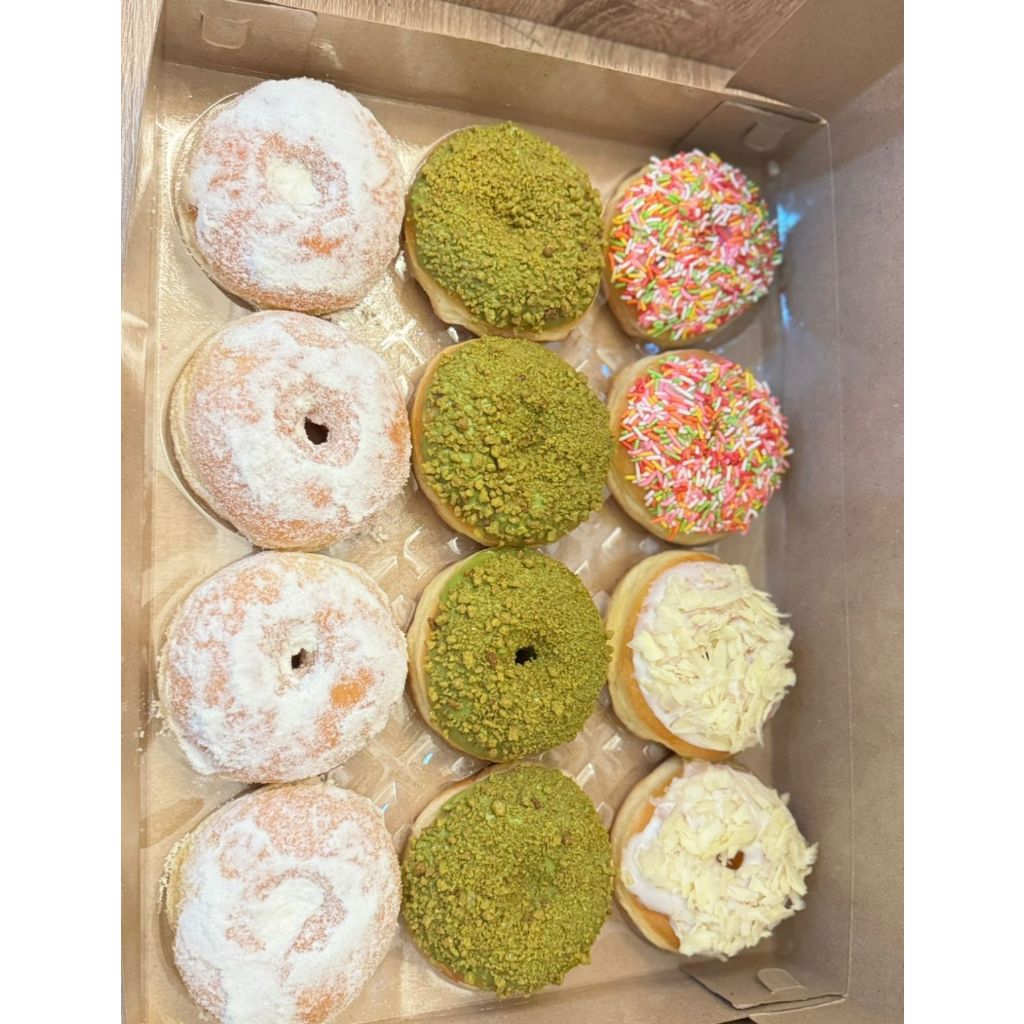 

Donut Reguler isi 12pcs Varian Mix dan Classic by Prili's Bakery