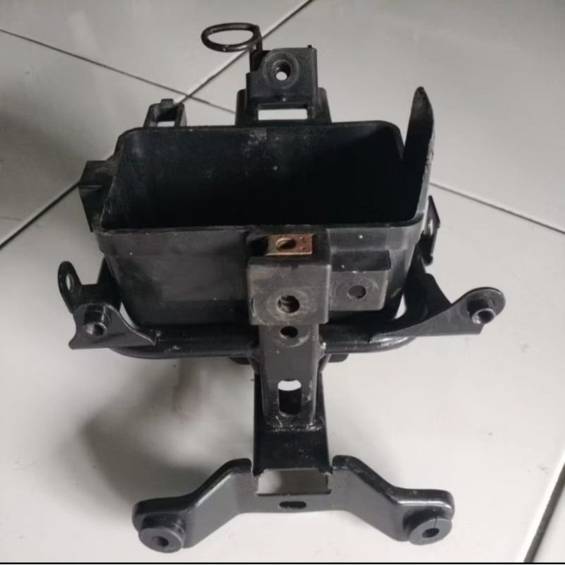 Besi Braket Dudukan Aki, Dudukan Lampu Sein Honda Spacy Ori Copotan