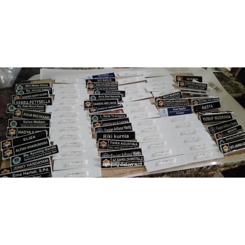 

nametag akrilik resin penitik buat papan dada guru siswa atau pegawai negeri dan swasta