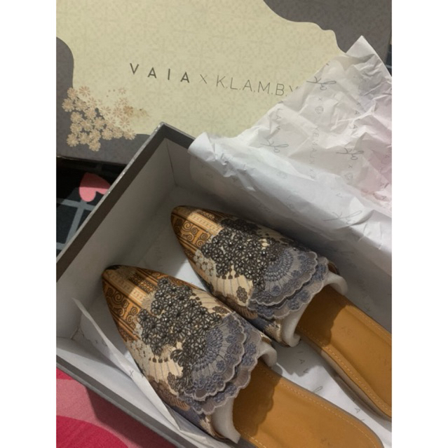 Vaia X Wearing Klamby Flat Shoes Wanita