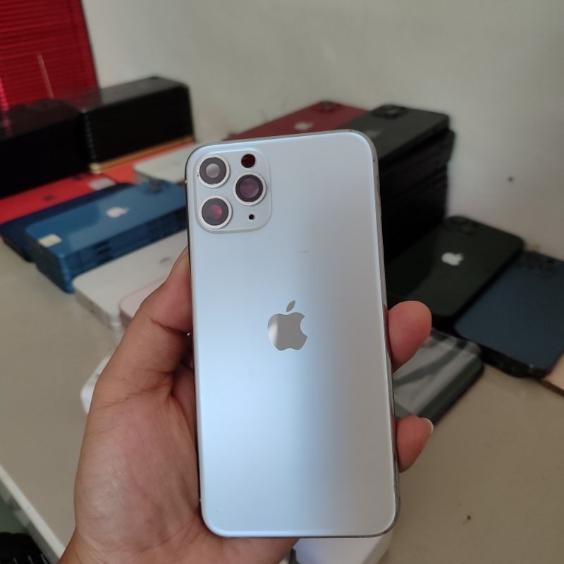 Houshing frame iphone 11 pro putih original copotan Mines dikit di kaca kamera