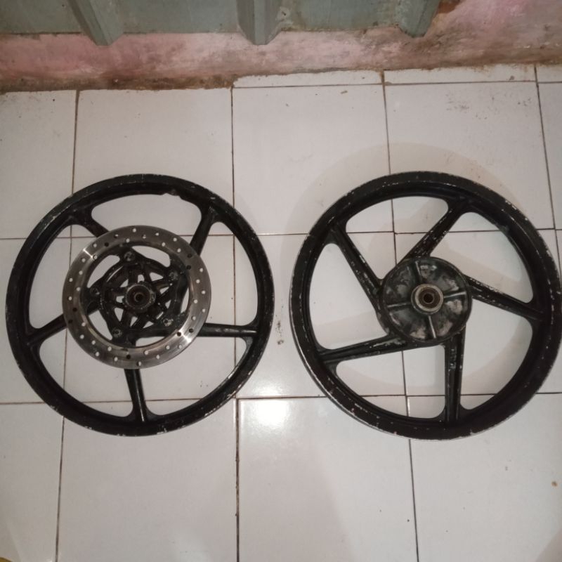 velg bajaj Pulsar 135 original