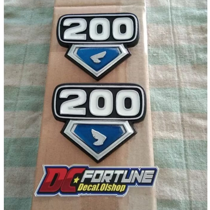 logo emblem samping cb 200 twin segitiga biru