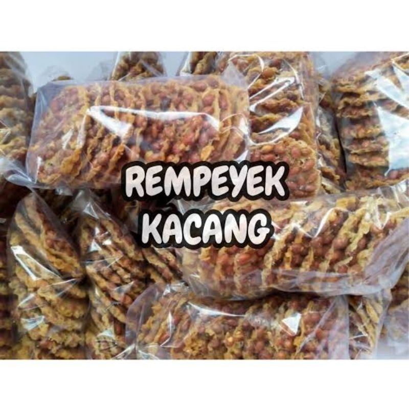 

jajanan kriuk peyek khas lamongan