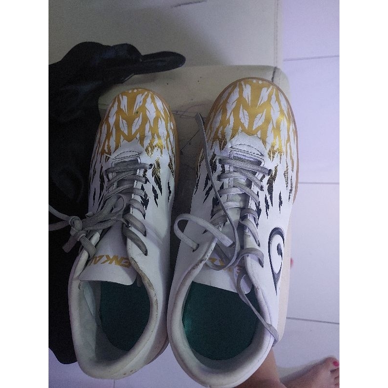 PRELOVED sepatu futsal enkai