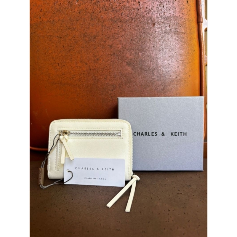 dompet lipat kecil charles & keith