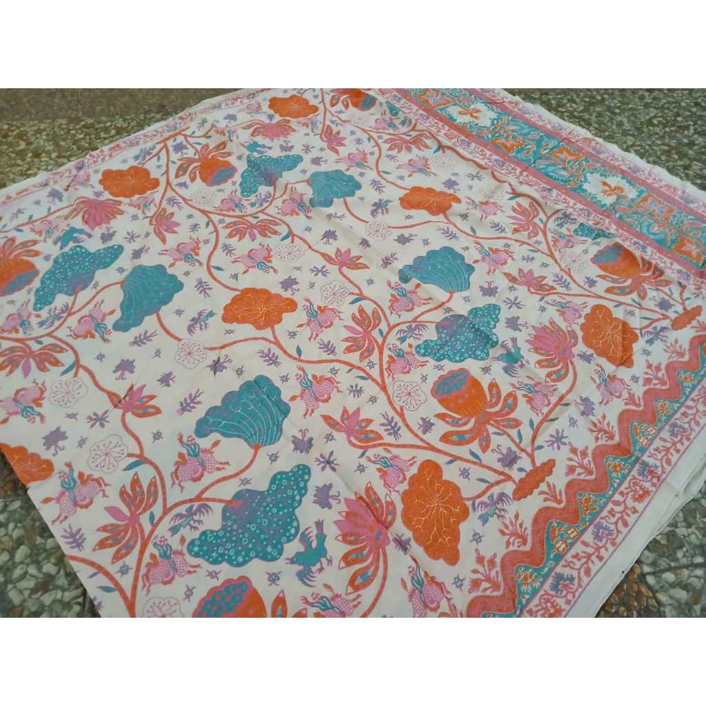 Kain Batik SOLO (Bahan Dobby/Dolby) motif kembangan bunga pastel warna dasar Broken White
