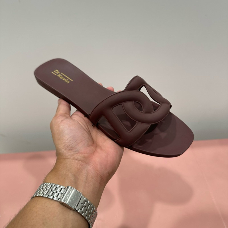Sandal flat wanita bahan karet nyaman -DR KEVIN