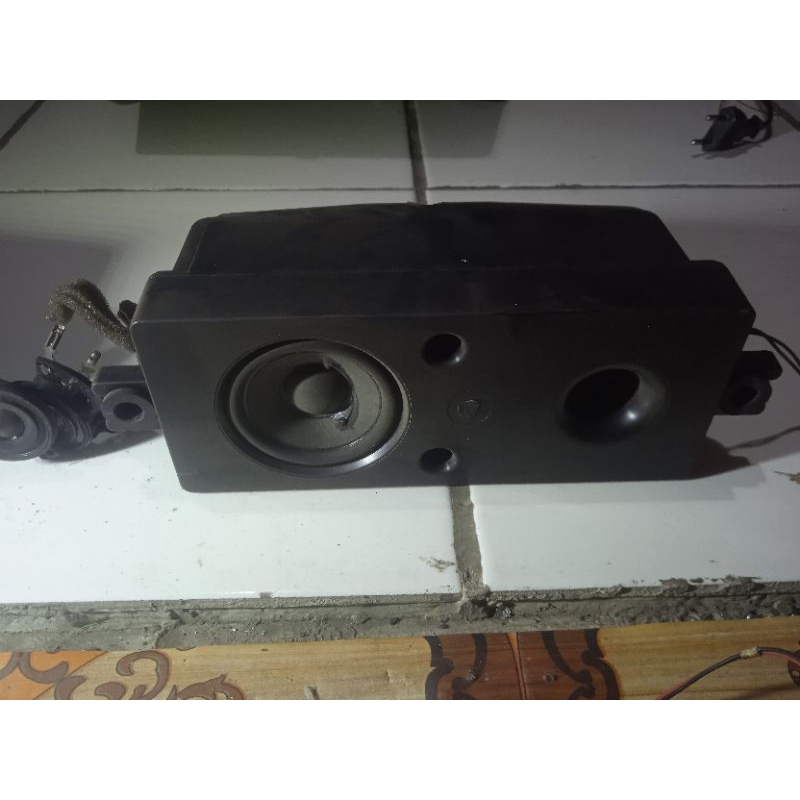 speaker subwoofer tv tabung LG 29"(1pasang)